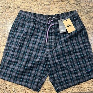 Men’s Quicksilver twill drawstring plaid shorts M NWT